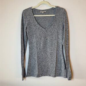 Express Heathered Gray Long Sleeve V-Neck Top